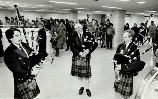 A little pipin' goes a long way! Early morning commuters were entertained by the Gray Coach Line Pipe Band yesterday at the Yonge-Bloor subway station(...)