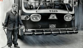 In case of accident, beware tidal wave! TTC employee pours 13 gallons of water into plastic safety bumber fitted on 30 new buses. Collision impact is (...)