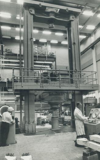 U of T Mechanical Engineering Bldg, Huge Press used for Testing Concrete Beams