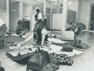 At the YWCA, 21 McGill St., young girls who have arrived in Toronto with nowhere to stay prepare to spend the night at Stop 21, the experimental youth(...)