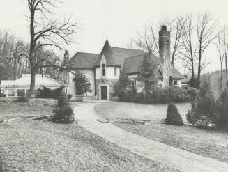 Valleyhalla, a 1936 mansion owned by Metro overlooking the Rouge Valley of Scarborough, has been proposed again as an official residence for Metro cha(...)