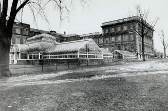 U of T Botany Bldg and greenhouses northwest corner of college St and queens ple cres W