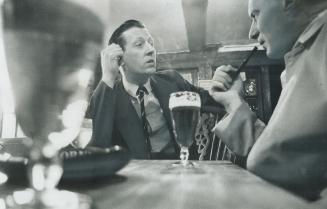 A British Pub, in this case the George Inn, is a good place to pick up the local gossip and these days patrons such as Peter Barnes find some relief, (...)