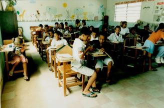 Students in class on the Pacaveira plantation