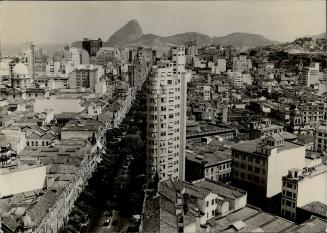 Urban luxury, as exemplified in Brazil's great metropolis, Rio and its leading thoroughfare, the Avenida Rio Branco, shown above, is in sharp contrast(...)