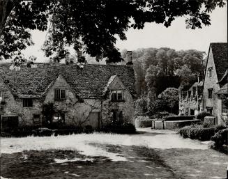 Old cottages around a village green are another signt that has always fascinated transatlantic tourists