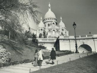 The magnificent basilica of Sacre-Coeur, above, is the heart and maybe the soul of Montmartre, the new or old district of Paris where the great artist(...)