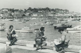 The harbor at guernsey in the Channel Islands is a pleasant place to idle away the hours or enjoy a lunchtime sandwich and the city which climbs the h(...)