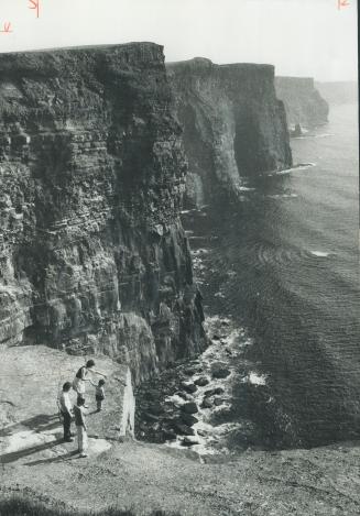 The cliffs of moher are a spectacular feature of the Atlantic coast of County Clare, a shore that has claimed the lives of many sailors, including som(...)