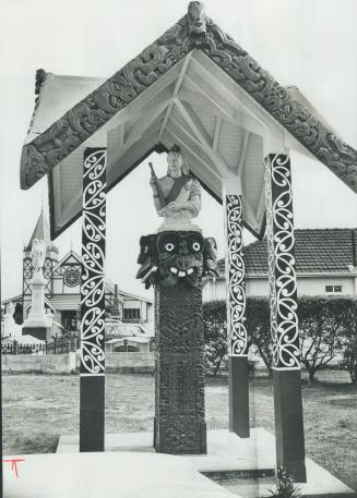 Queen Victoria gazes benignly down on Rotorua from a gazebo-like Maori shelter of Ohinemutu, symbolizing the way the cultures of the native people's a(...)