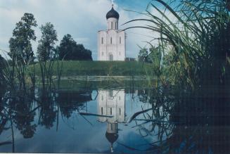 Above, the Church of Vladimir Suzdalski on Neri