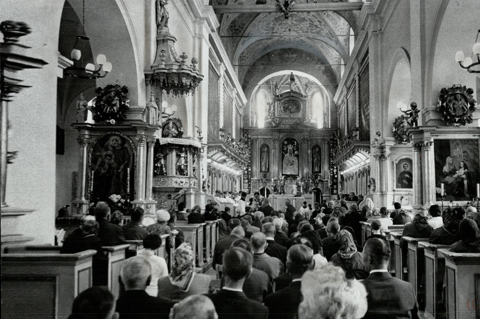 Catholics worship in Warsaw church in new co-existence between Catholic Church and Communist regime