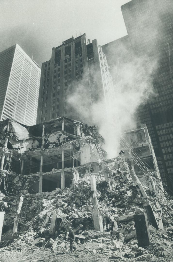 Canada - Ontario - Toronto - Toronto Star - Buildings - 80 King St W - Demolition