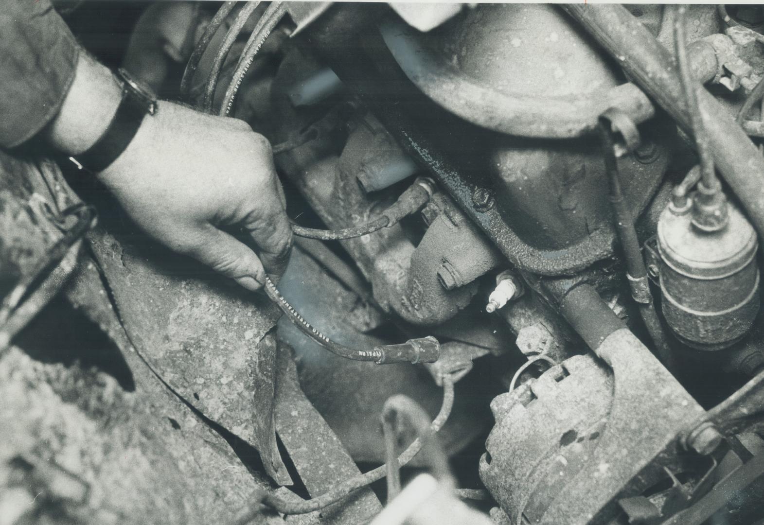 One spark plug wire was left unattached in an otherwise carefully tuned and repaired 1967 Ford (above) when Star staff writer Martin Dewey took the ca(...)