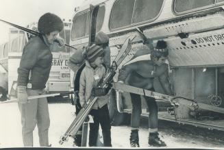 After a great day on the slopes of Blue Mountain Winter Park near Collingwood, yesterday, Roy Colwill loads his skis aboard the bus at the end of the (...)
