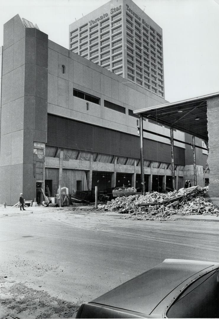 Canada - Ontario - Toronto - Toronto Star - Buildings - 1 Yonge St - Construction - 1971