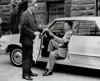 Wins car in Star contest, C. S. Caplin (left) of Motion Picture Industry Counsel presents keys to car to Jack Burkimsher of Heath St. E. Mr. Burkimshe(...)
