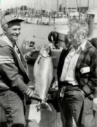 Fine catch: Blair Dawson, left, biologist for the ministry of natural resources, and Ken loftus, provincial fisheries scientist, admire coho caught in The Toronto Star's Great Salmon Hunt