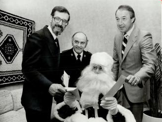 Santa bonanza, Ho, ho, ho laughed Santa - and who wouldn't be gleeful bearing a $2,500 cheque to help fill the stockings of 20,000 needy Toronto children?