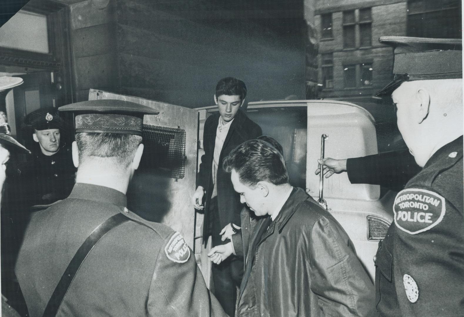Terror Trio Closely Guarded, Three convicts who escaped Collins Bay penitentiary and went on a terror spree before being captured in St. Catharines 10(...)