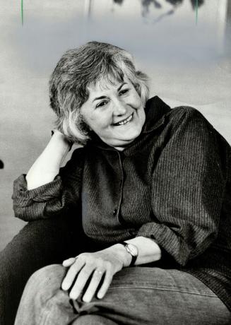 Brava Bea: Actress Bea Arthur, the former Maude in the TV series of that name, is drawing raves on Broadway for playing a classic Jewish mother in Woody Allen play, The Floating Light Bulb
