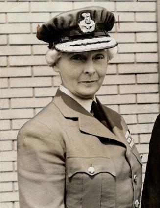 Governor-General's wife wears air force uniform