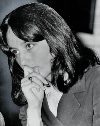 Walkout on Baez. Joan Baez, the U.S. folk singer and pacifist, made her point but lost her audience in Toronto last night when she told a 15-year-old (...)