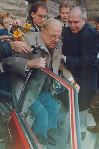 Feeble Ballard at court. Harold Ballard, 86, looking pale and weak, supports himself as he moves from a wheelchair into a car at old city hall court. (...)