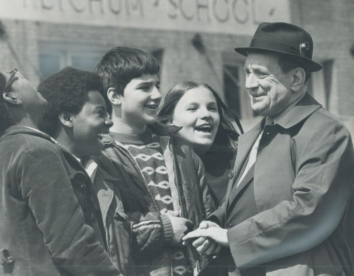 Students from Jesse Ketchum Public School chat with Ward 10 Trustee Herbert Barnes, who outlines in the accompanying letter his suggestions on how the(...)