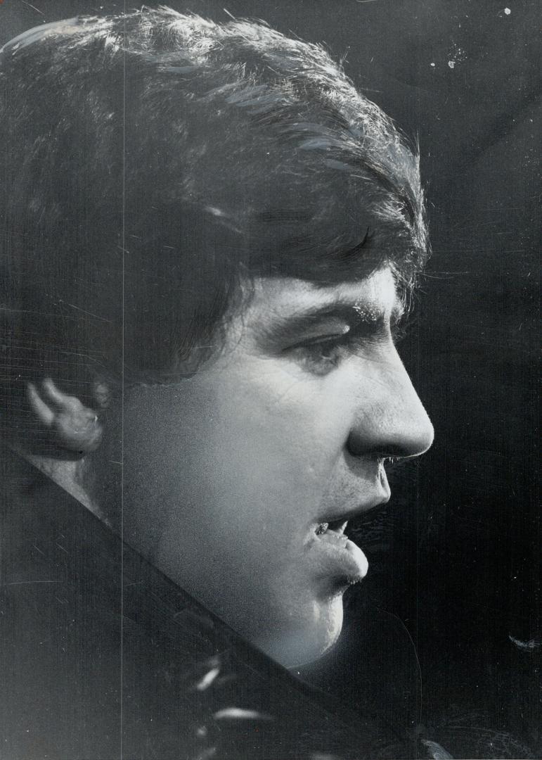 Single-minded Professionalism typifies the approach of Alan Bates as he prepares for the title role in Richard III