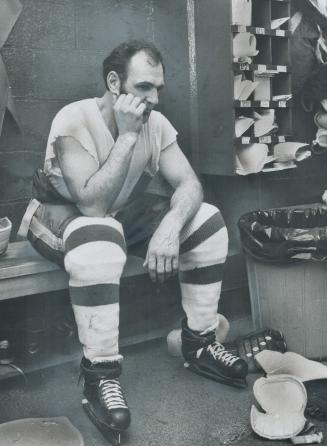 Bobby Baun -- A wilted leaf, All by himself, defenceman Bobby Baun sits in dejection in the Maple Leaf dressing room last night after team lost ot New(...)