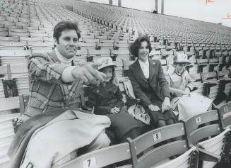 Peter Bavasi, executive vice-president and general manager of the Blue Jays, relaxes at Exhibition Stadium before the game with his wife, Judy, and th(...)