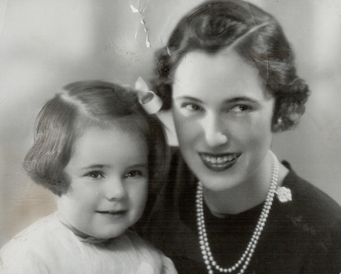 New study of Mrs. Peter Aitken. Hon. Mrs. Peter Aitken and her only child, Caroline. Mrs. Aitken is the young wife of Hon. Peter Rudyard Aitken, young(...)