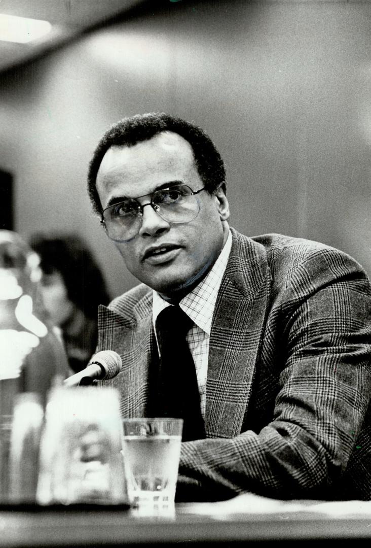 Harry Belafonte: At party for Robeson seat donors, he wrote $1,000 cheque for his own