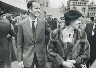 Royal couple King Baudouin and Queen Fabiola of Belgium found time to shake hands and speak to 14 Canadian World War II veterans who served in Belgium(...)