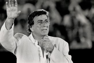 Saturday in Toronto . . . The ever-popular Tony Bennett always gets a full house when he comes to town and Saturday at the Forum was no exception when(...)