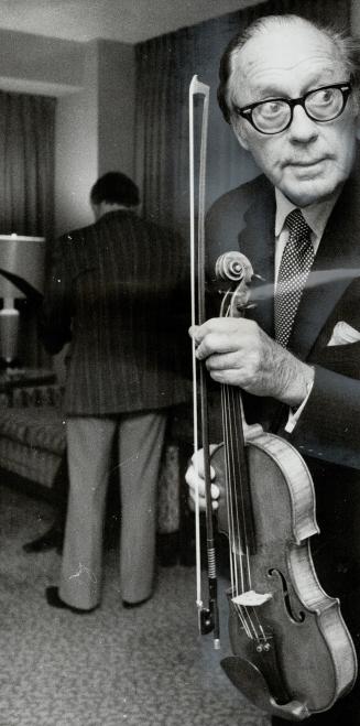 Are the ready for my violin? That's what Jack Benny seems to be thinking as he peers around corner