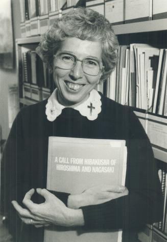 In Sister Rosalie Bertell's office, awards pile up in an untidy heap, including her most recent, the prestigious 'alternative Nobel Prize'. But they d(...)
