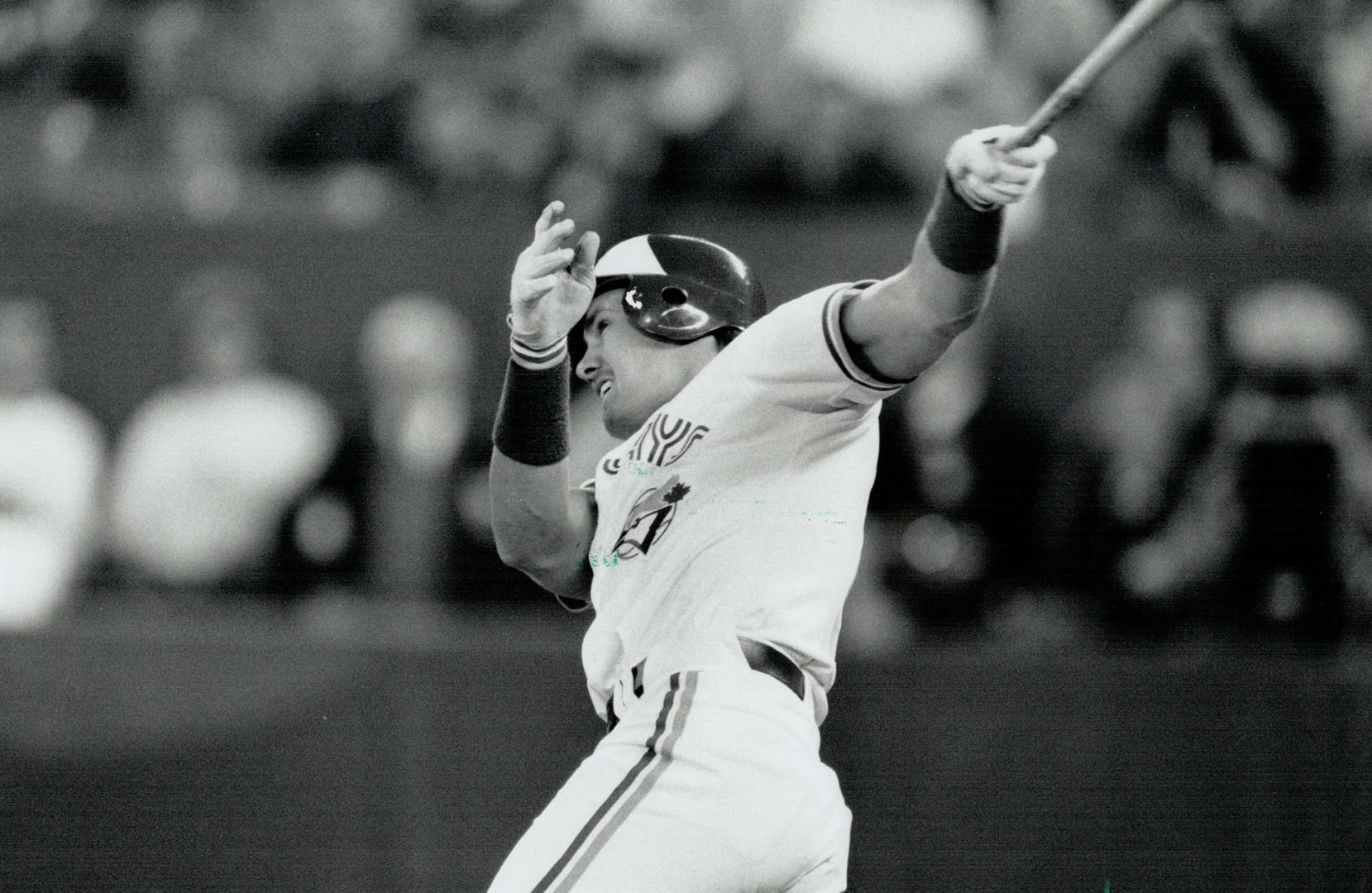 Pat Borders follows through as he belts a one-out, bases-empty home run in  the bottom of the ninth lnning yesterday, helping the Blue Jays to a 4-3  co() – All Items –