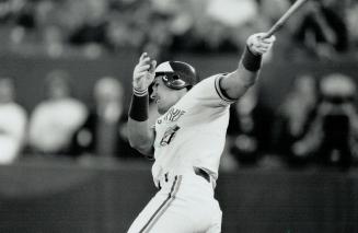 Pat Borders follows through as he belts a one-out, bases-empty home run in the bottom of the ninth lnning yesterday, helping the Blue Jays to a 4-3 co(...)