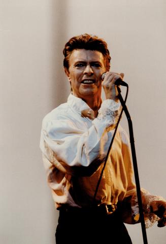 Vintage Bowie: Unadorned by theatrics, David Bowie gave the CNE audience what was very nearly an honest night's work, critic Mitch Potter reports