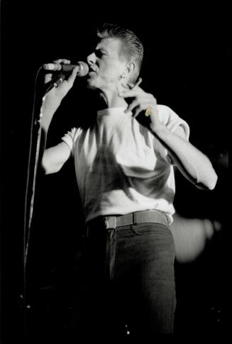 David Bowie played in near darkness, just to make sure news photographers had a tough time getting a good picture, critic Peter Howell says