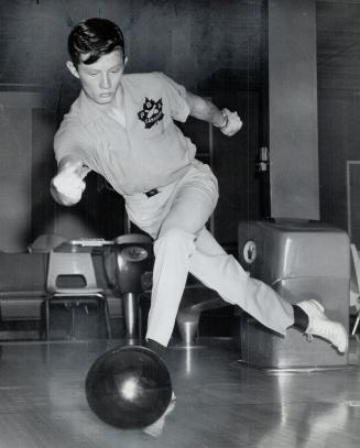 Bob Brace displays his top bowling form