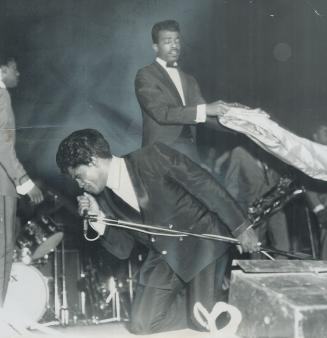 On the road 300 days a year, soul singer Jimmy Brown is beginning to run down, according to Star writer Peter Harris, who takes exception to Brown's g(...)