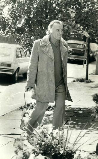 Burton's buddy. Actor Richard Burton, in town to work on the movie Circle Of Two, in which he stars with Tatum O'Neal, yesterday was spotted walking his dog outside Windsor Arms Hotel