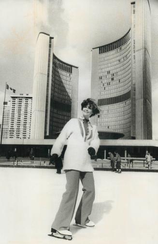 Setting an example as minister for fitness and sport, Iona Campagnolo cuts figures on the City Hall ice rink during a lunch break from federal cabinet(...)
