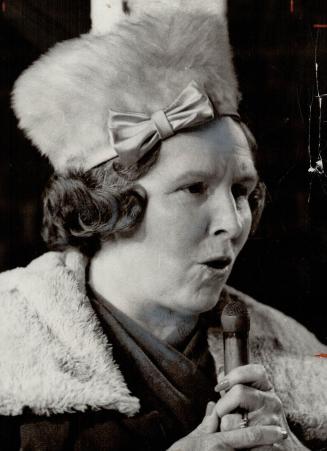 Mrs. M. Campbell, Wants streamlined council