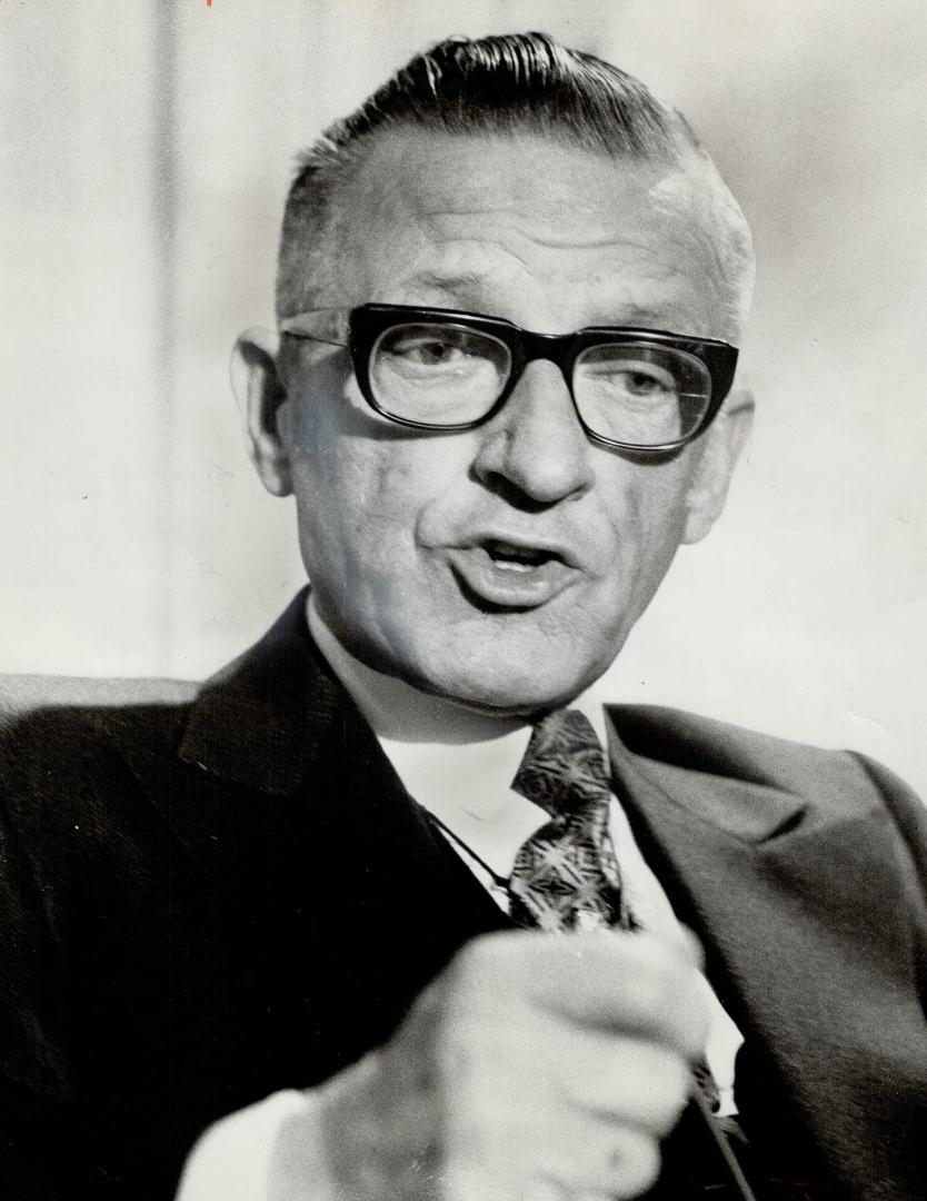 The tacit backing of Real Caouette, the national Social Credit leader, helps make Yvon Dupuis a front-runner in the Creditiste race
