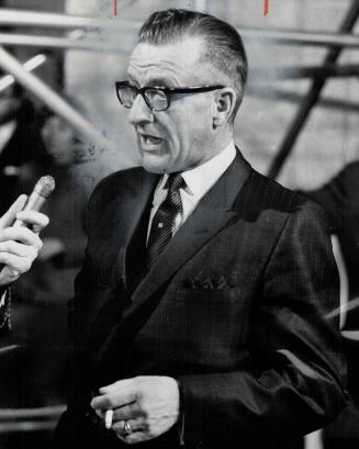 Backing for prime minister Pearson was promised today by Creditiste Leader Real Caouette, who was speaking for his eight-man party in the House