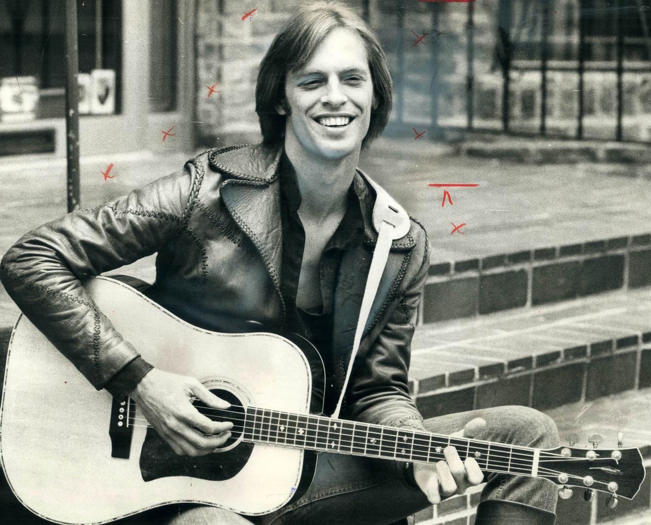 The streets of Yorkville made a perfect setting for actor-singer-composer Keith Carradine, 25, who was in Toronto to publicize his triple-header role (...)
